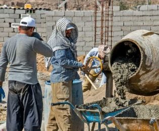 مدیر آموزش و پرورش رامشیر گفت: ۳ مدرسه قدیمی و فرسوده در شهرستان توسط شرکت بهره برداری نفت و گاز مارون بازسازی و تعمیر می‌شوند.