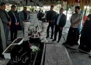 ادای احترام جمعی از مسئولین نفت و گاز مارون به مقام شامخ شهدا