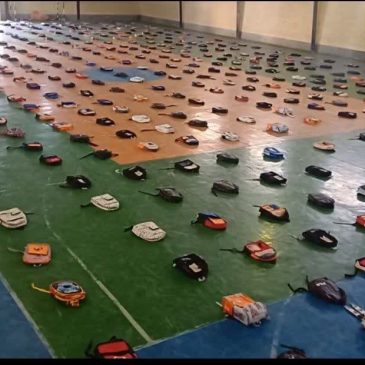 2500کیف و لوازم التحریر به دانش آموزان ایذه اهدا شد