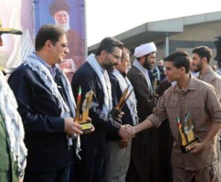 فرمانده سپاه حضرت ولی عصر (عج) استان خوزستان در صبحگاه مشترک مدافعان تولید و امنیت گروه فولاد خوزستان:باید امروز با چشمان بیدار، اقدامات دشمن را رصد کنیم